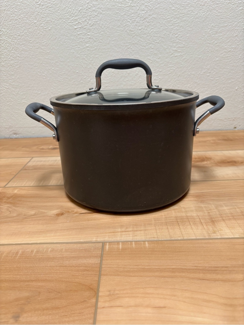 The Pampered Chef Stock Pot with Glass Lid and Soft-Grip Handles